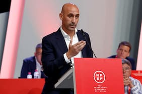 Fiscalía española despacha una orden de detención contra Luis Rubiales