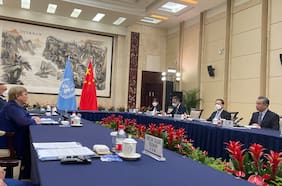 Histórico viaje de Michelle Bachelet a China genera cuestionamientos de organizaciones de derechos humanos y de Estados Unidos