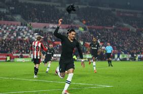 Con doblete de Darwin Núñez en el final: Liverpool quiebra el arco de Brentford y se mantiene firme en la cima