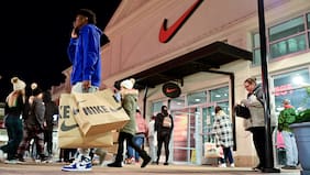 Gobierno de Trump investiga a Nike por discriminación a trabajadores blancos