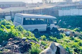 Bus escolar con menores cayó a una zanja en Coronel