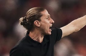 Ante una posible abrupta salida: los candidatos para reemplazar a Filipe Luís en el Flamengo de Erick Pulgar