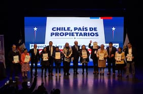 Kast encabeza entrega de 100 títulos de dominio a familias mapuche en La Araucanía y firma proyecto de regularización exprés de propiedades