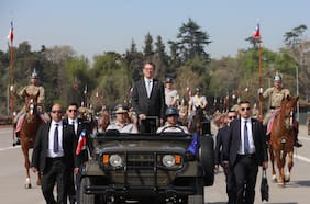 Ministro Barros participa de Revista Preparatoria de la Parada Militar: “Es el momento de pedir la unidad del país”