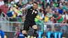 Claudio Bravo revela la especial petición de los futbolistas de México en pleno partido en el histórico 7-0 de la Roja