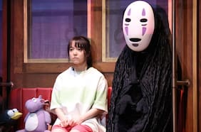 La obra de teatro basada en “El viaje de Chihiro” luce impresionante