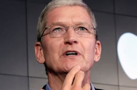 Tim Cook accede al club de los milmillonarios con la acción de Apple en órbita