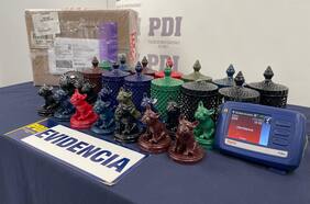 Provenía de México: PDI incauta encomienda con figuras hechas con impresora 3D rellenas con 5 kilos de metanfetamina