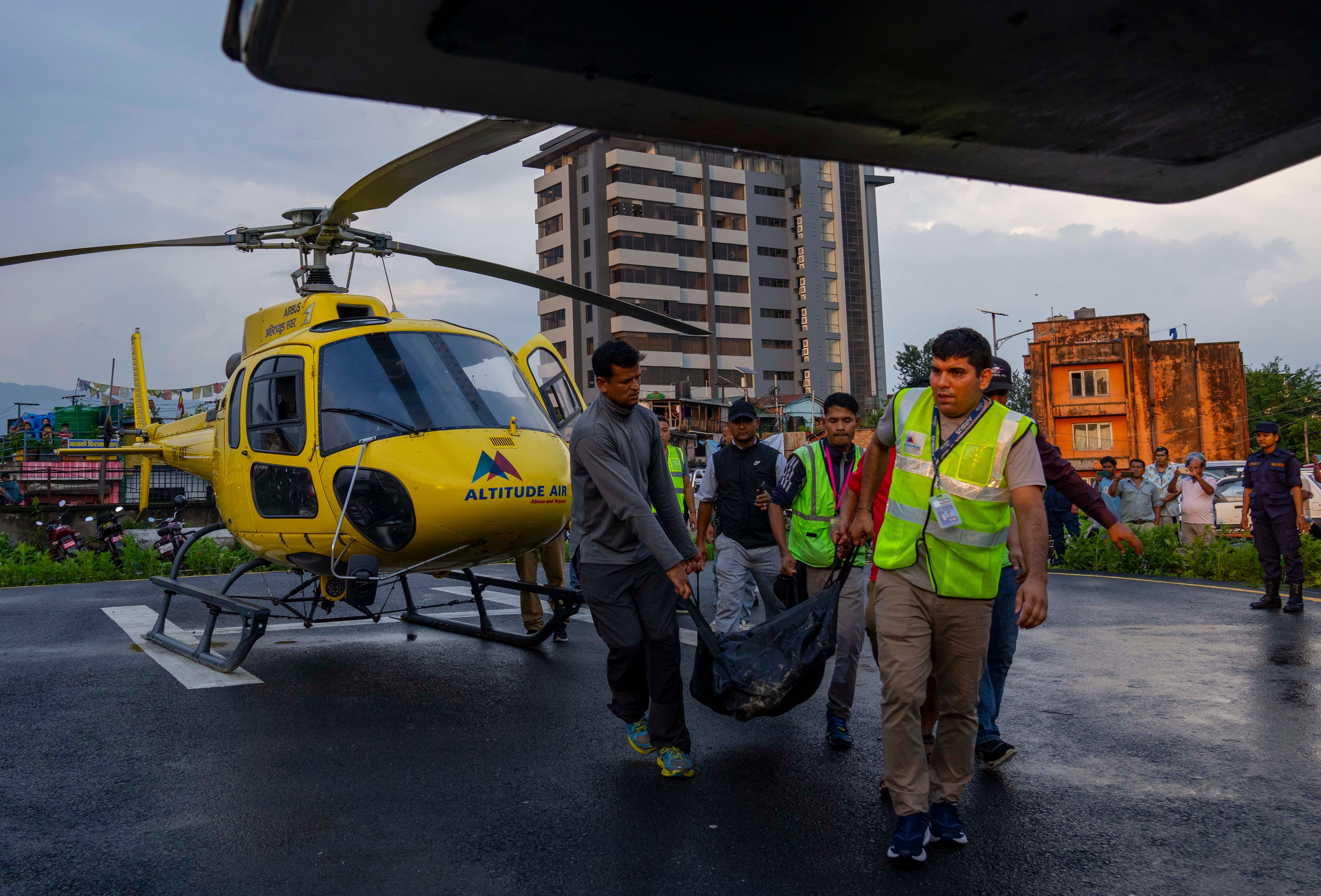 Al menos 10 alpinistas y guías nepalíes desaparecen tras avalancha en el Himlung. Imagen referencial.