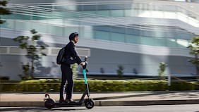 Accidentes de trayecto en scooter aumentan un 84% desde 2024: hombres registran la mayor cantidad de incidentes