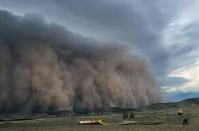 Tormentas de arena provocan interrupciones de ruta, accidentes de tránsito y cortes de luz en regiones del norte