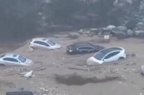 Los dramáticos registros que deja el tifón Doksuri que arrastró decenas de autos en China