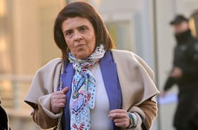 Sabaj zafa de la cárcel: Fiscalía formaliza a exministra y tribunal la deja con arresto domiciliario total