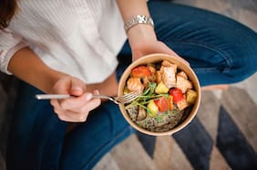 Soy psiquiatra de Harvard y esta dieta está mostrando mejoras en depresión y otros trastornos mentales