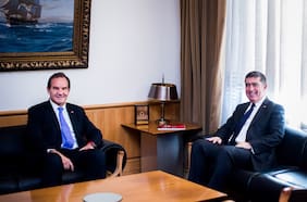 Ministros Allamand y Desbordes se reúnen para coordinar áreas y temas de interés para Cancillería y Defensa