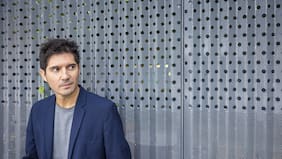 Paco Cerdà, escritor español: “Hay que estar alerta ante la contramemoria: hoy se reescribe el pasado en TikTok y YouTube”