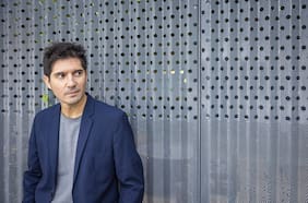 Paco Cerdà, escritor español: “Hay que estar alerta ante la contramemoria: hoy se reescribe el pasado en TikTok y YouTube”