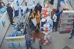 Cierre de farmacia por turbazo: Exdirectora de la dirección del Trabajo dice que hubo “exageración” en resolución del organismo