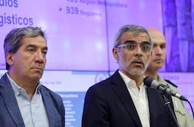 “Una vida social acorde a la dignidad del cargo”: ministro Cordero critica al delegado Durán por discutir con hinchas