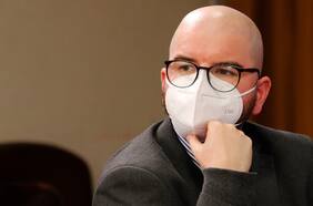 “¿Estos son los estándares morales y éticos a los que alude el ministro Jackson?”: Chile Vamos cuestiona contratación en el gobierno de hermano de vocero de la CAM