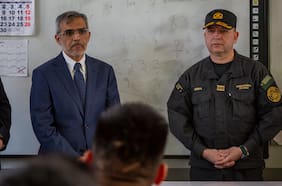 Ministro de Justicia tras visita a reos que rendirán la PAES: “La educación es un derecho, pero también un medio para acceder a la libertad”