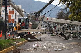 Enel afirma que último sistema frontal dejó daños en tendido eléctrico similares a los del terremoto de 2010