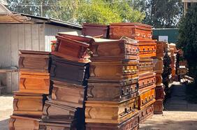 La escalofriante historia de los 450 féretros tirados en el Cementerio General que le valieron una denuncia al alcalde Jadue