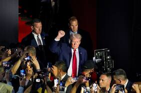 Con un parche en su oreja: Donald Trump reaparece en primera jornada de Convención Nacional Republicana tras ataque