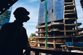 Constructoras frenan proyectos nuevos en la Región Metropolitana: pasaron de casi 60 a tres en abril