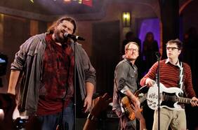 De Weezer a Netflix: la ruta musical de Jorge “Hurley” García, el chileno de Lost