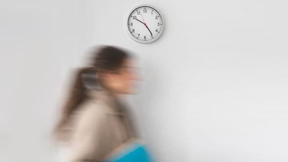 Trabajar menos y mejor: lo que el experimento inglés nos dice sobre el futuro del empleo