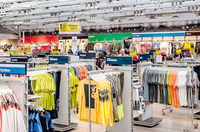 Cómo opera el modelo de negocio de los outlets, una industria que miró La Polar antes de la polémica