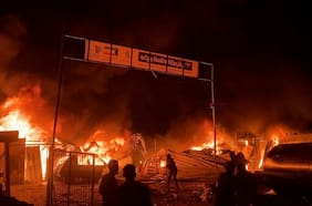 Mueren al menos 22 civiles y 45 resultan heridos en ataque israelí sobre tiendas de campaña de palestinos desplazados en Gaza