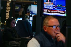 Bolsas globales recortan caídas en jornada marcada por situación de Deutsche Bank