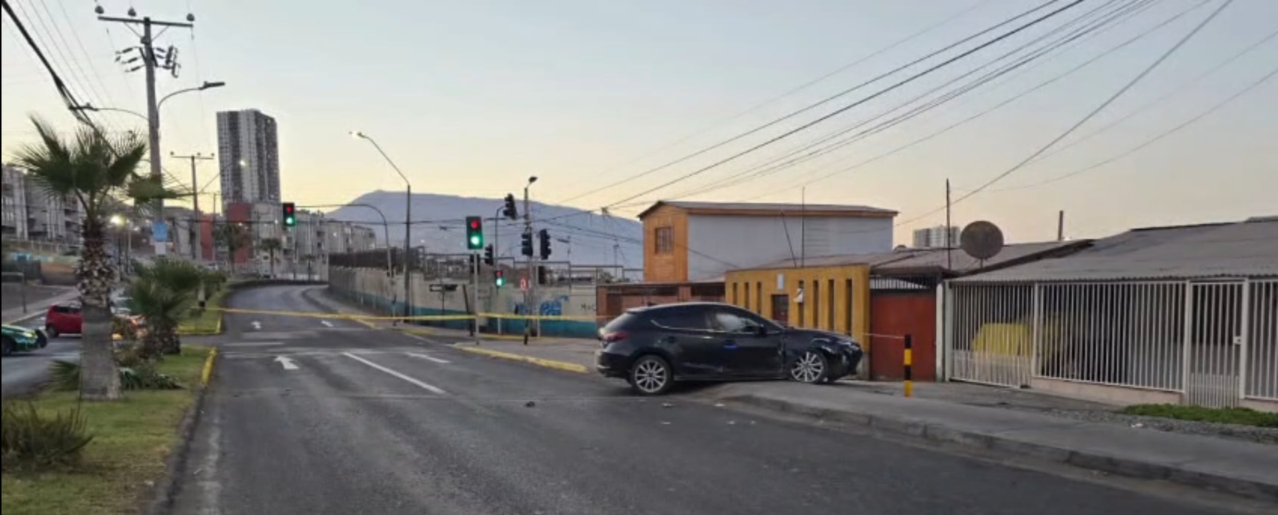 Hombre herido a balazos choca su vehículo en Iquique, Chile