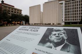 El FBI encuentra miles de nuevos archivos sobre el asesinato de JFK mientras Trump recibe recomendaciones sobre su divulgación