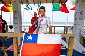 Manuel Selman asegura un puesto en Tokio y el surf chileno es olímpico