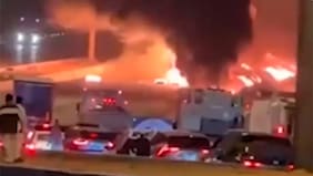 En medio de tensión en Medio Oriente: reportan incendio en embajada de EE.UU. en Arabia Saudita tras presunto ataque iraní