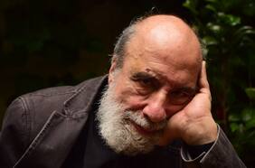 Raúl Zurita: “Le daría un abrazo a Rodrigo Rojas Vade”