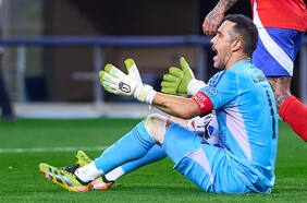 El severo análisis de Claudio Bravo tras la deslucida igualdad de la Roja ante Perú: “Quedamos al debe”