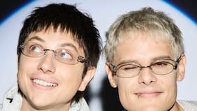 Arriesgado y para la pista de baile: cómo es el regreso de CA7RIEL y Paco Amoroso, uno de los discos latinos del año