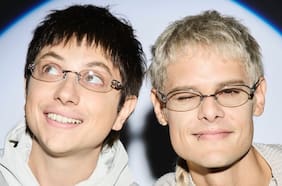 Arriesgado y para la pista de baile: cómo es el regreso de CA7RIEL y Paco Amoroso, uno de los discos latinos del año