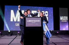 Obligado por el mercado BC argentino elevó las tasas y devaluó fuertemente el peso tras triunfo de Milei en las PASO