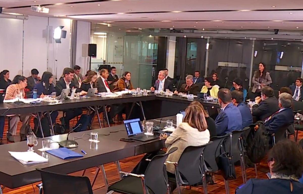 Pide rechazarlo: De la Llera envía nueva carta, esta vez por el presupuesto del Ministerio de Ciencia