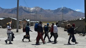 Cadem: baja el rechazo a la migración en medio de tensión fronteriza con Perú