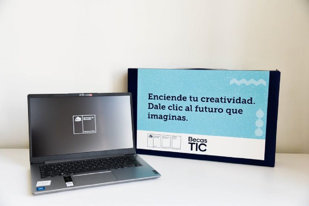Revisa los requisitos para recibir un notebook gratuito por las Becas TIC 2023. Foto: Junaeb.