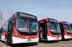 Anuncian incorporación de 120 buses ecológicos y flota ya supera los 800 en Santiago