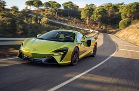 McLaren inicia la ruta electrificada con el nuevo deportivo Artura, pero, ojo, que también lleva un poderoso V6