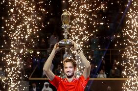 Medvedev supera a Murray y es campeón en Doha