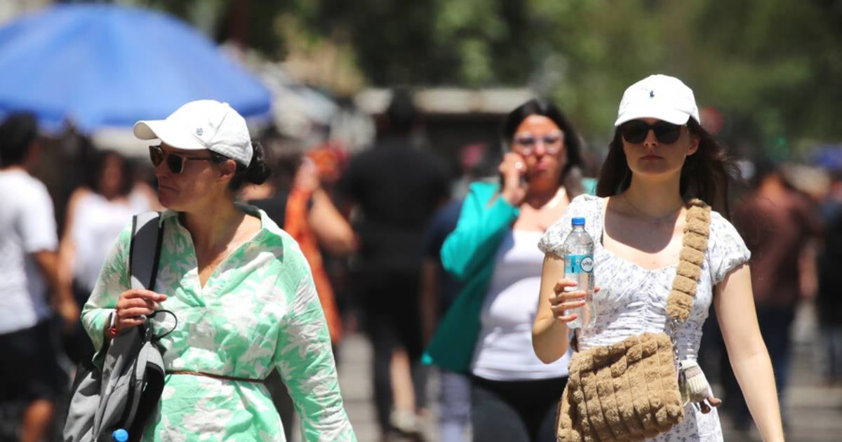 El calor invernal en Santiago: entre la anomalía climática y la incertidumbre social